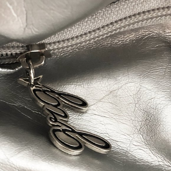 ⭐️HOST PICK⭐️ Garage Silver Metallic Handheld Purse Bag Clutch - Picture 8 of 9